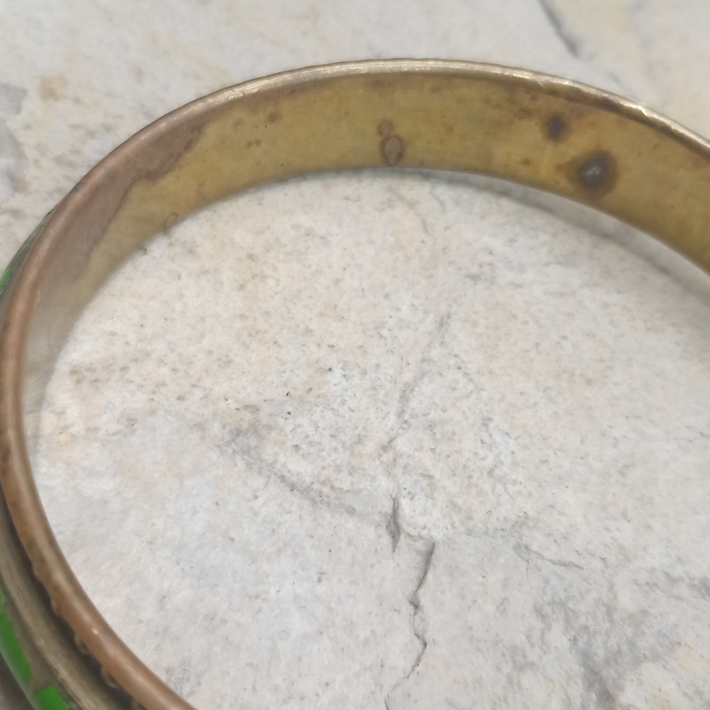 Rare Vintage Green Turquoise on Brass bangle bracelet - Picture 4 of 6